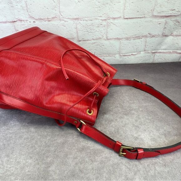 Louis Vuitton Epi Noe Vintage Large GM Bucket Bag - Picture 9 of 16